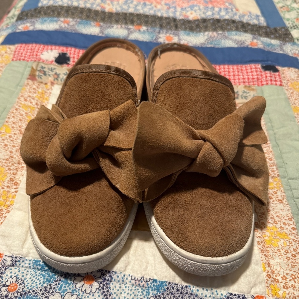 UGG bow sandals!